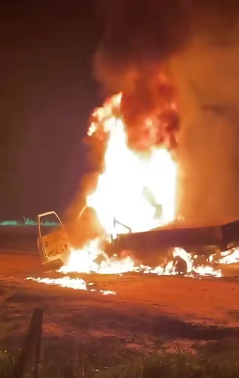 DIDUGA KONSLETING ARUS  LISTRIK MOBIL LANGSIR BBM TERBAKAR